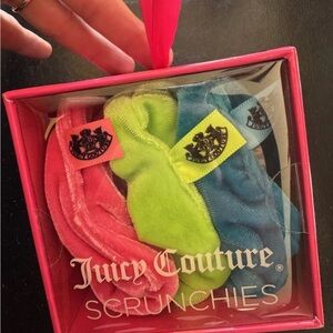 Juicy Couture 3-piece velour scrunchie set-NIB